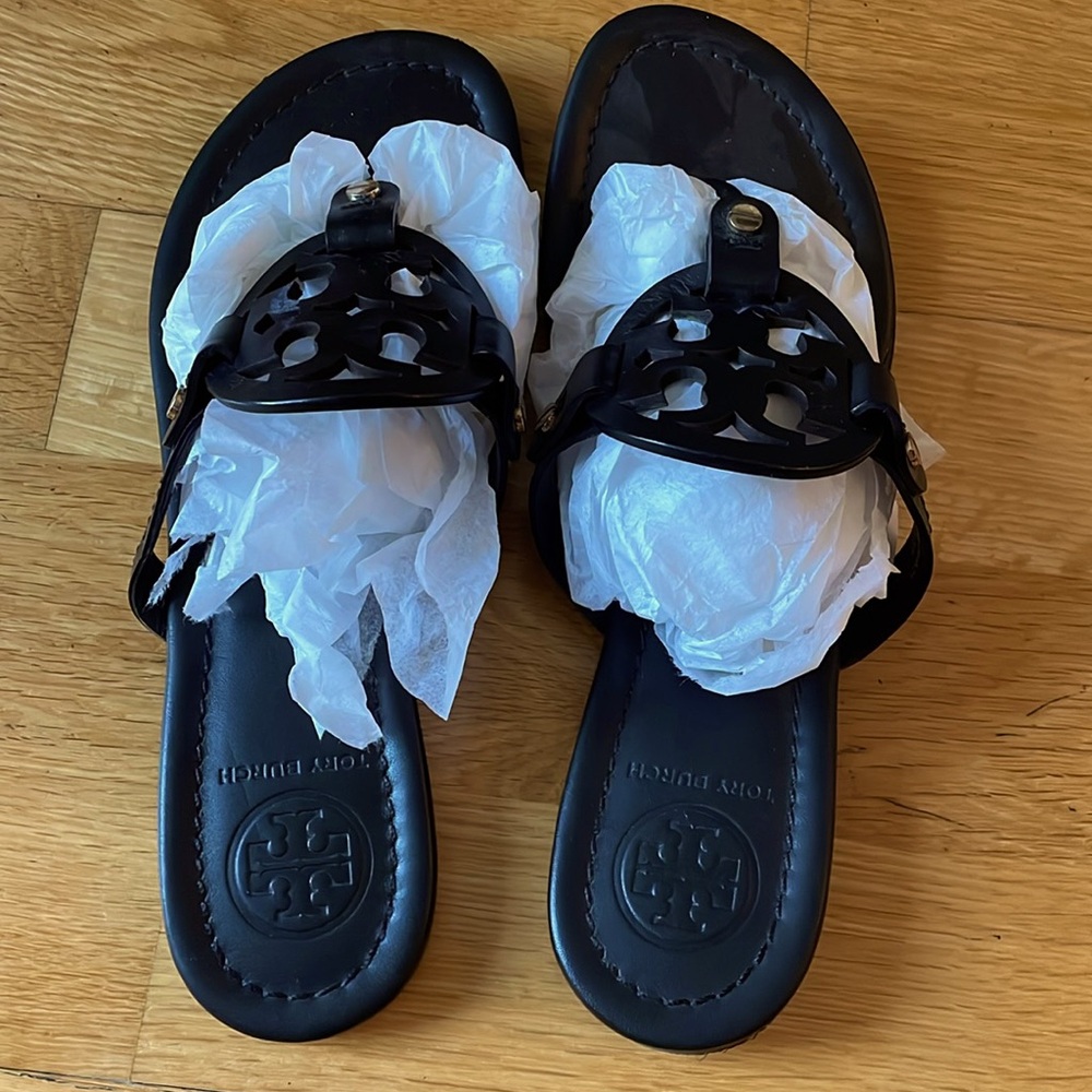 Tory Burch leather sandals in black. Size 7.5